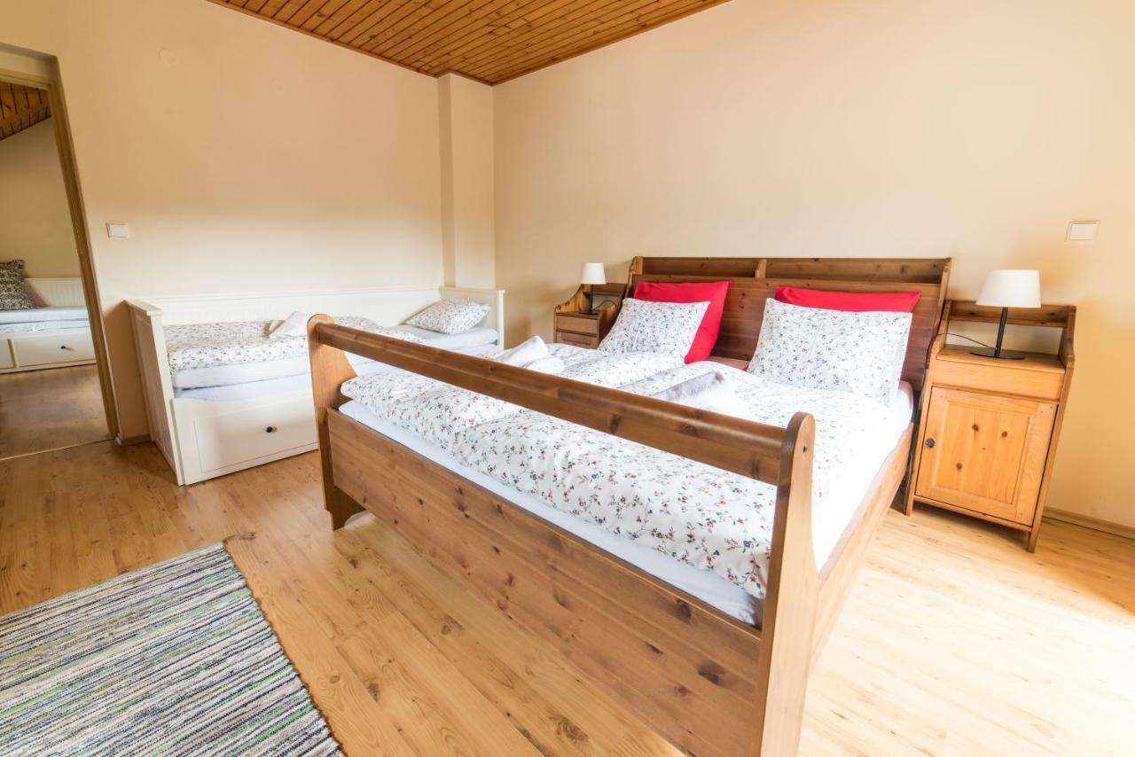 Holiday Home Skalka มีโต ป็อด จุมเบียรอม ภายนอก รูปภาพ